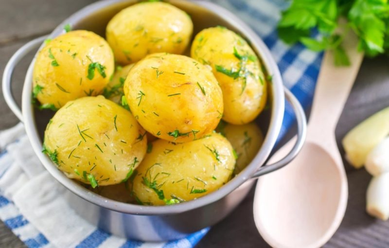 Сколько калорий в картошке, приготовленной разными способами, полезные свойства корнеплода