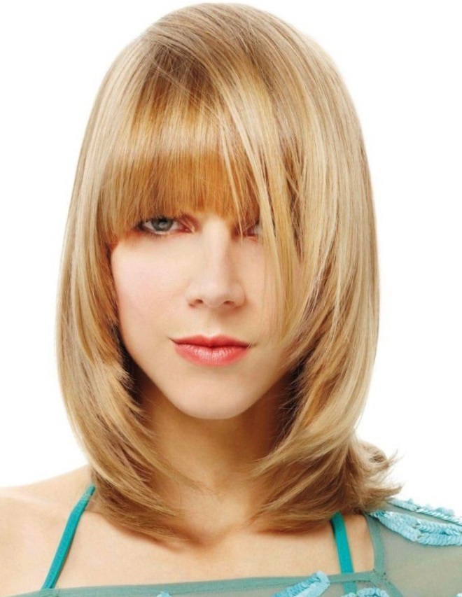 Лесенка на средние волосы – 5 вариантов стрижки с челкой и без, фото