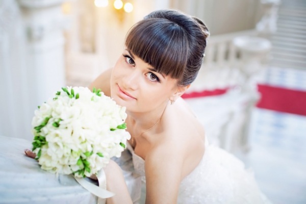 Свадебные прически – 25 вариантов красивых причесок на длинные, короткие и средней длины волосы