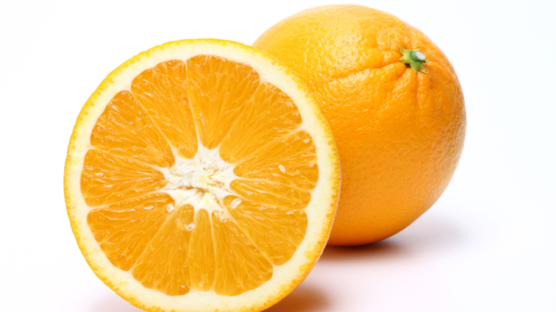Сколько калорий в апельсине, БЖУ, содержание витаминов и микроэлементов, полезные свойства фрукта