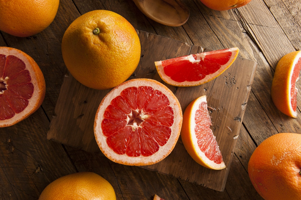 Сколько калорий в грейпфруте 🍊, витамины и микроэлементы, полезные свойства фрукта для похудения, противопоказания