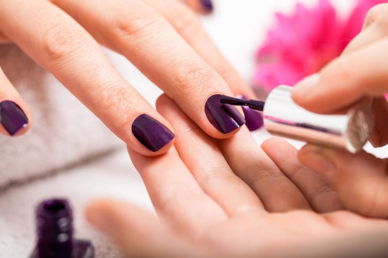 Как правильно красить ногти гель-лаком или обычным лаком в домашних условиях?