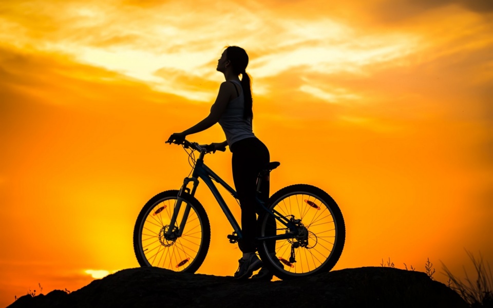 cycling_mountain_sunset-960x600