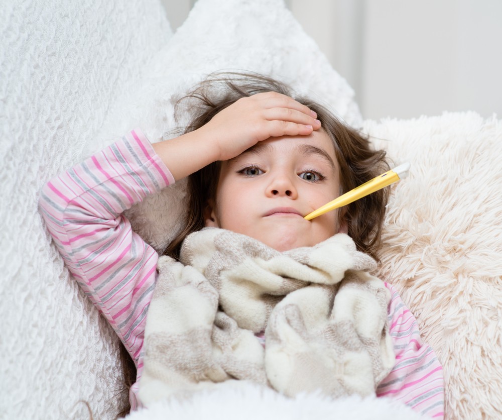 Признаки пневмонии у ребенка: как определить воспаление легких по первым симптомам и начать лечение