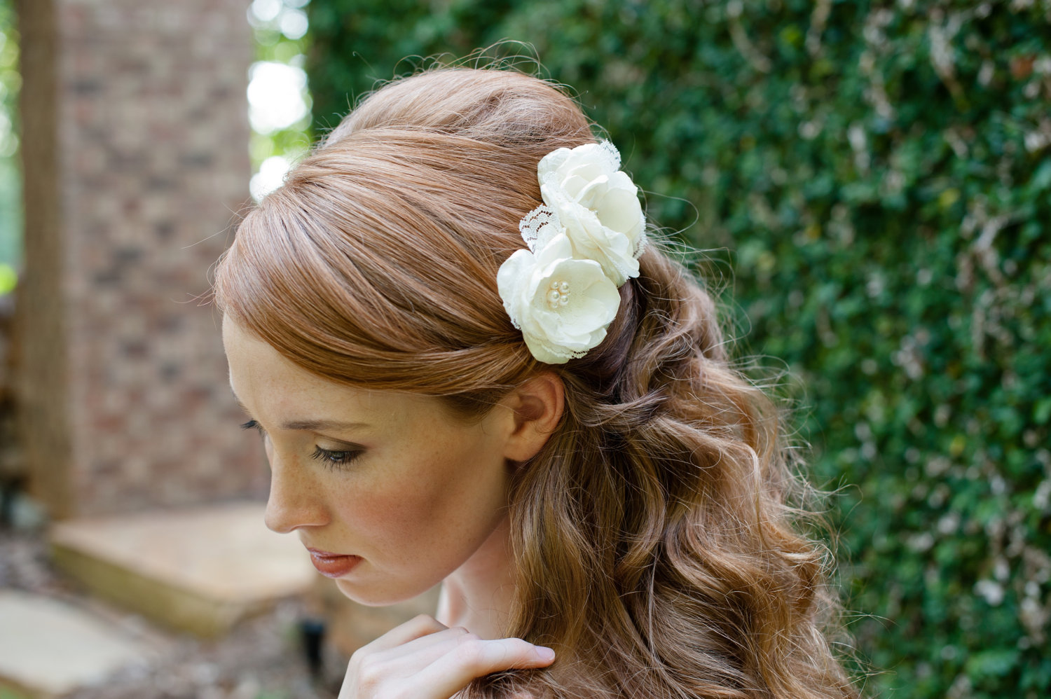 Свадебные прически на средние волосы: 15 идей красивых причесок для невесты с фото