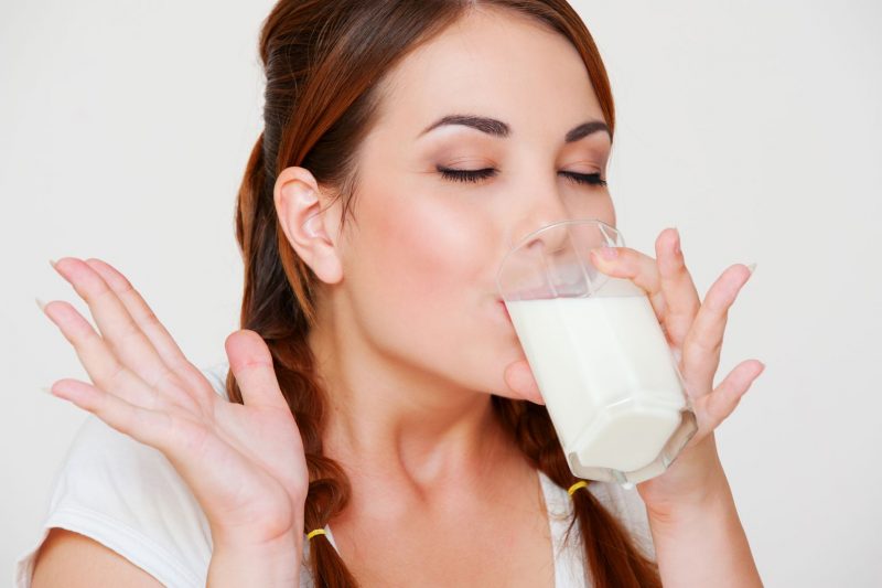 Молоко с чесноком: от чего помогает, польза и вред
