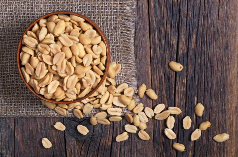 Сколько калорий в арахисе 🥜, пищевая ценность земляного ореха, белки, жиры и углеводы, польза и противопоказания