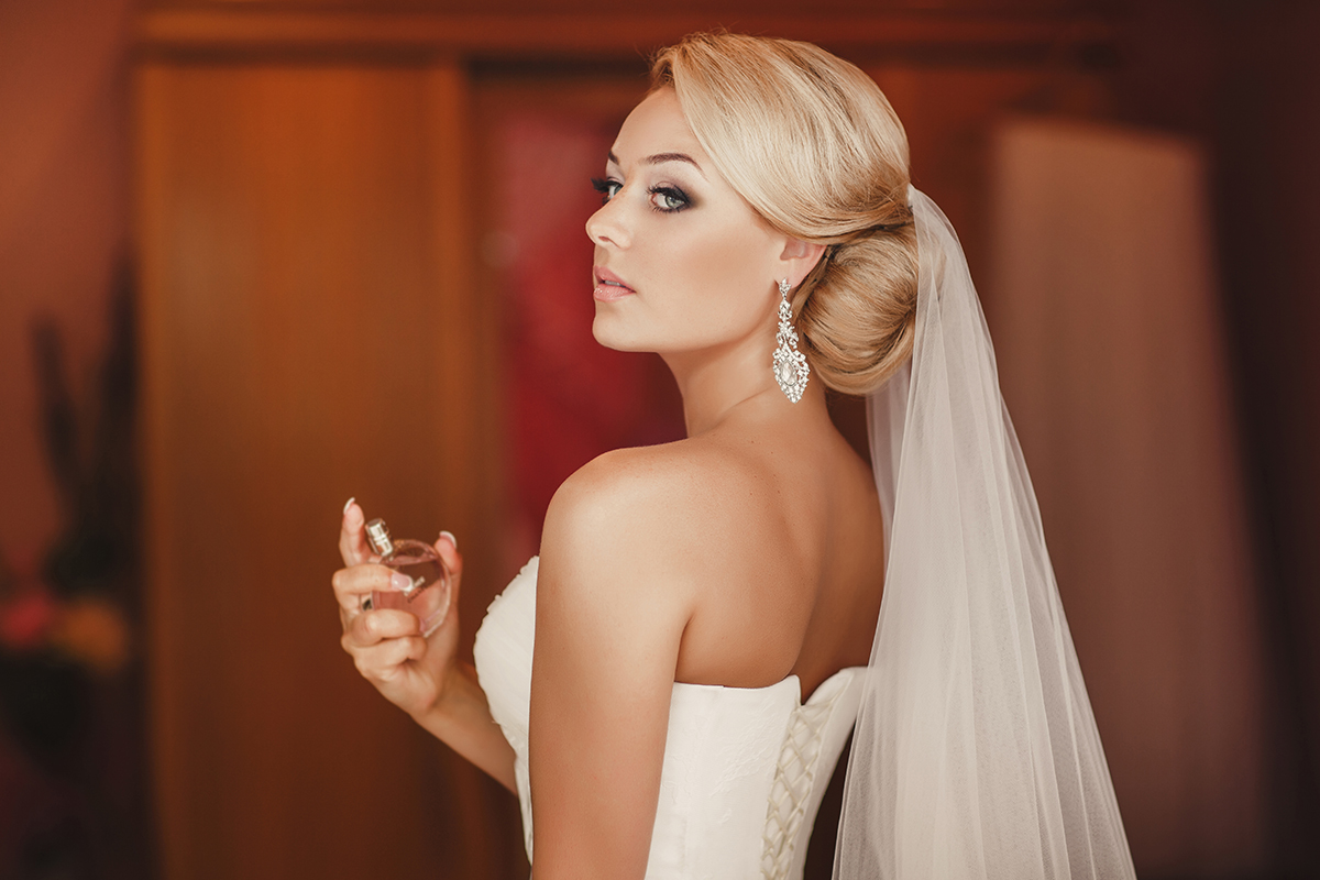 Свадебные прически на средние волосы: 15 идей красивых причесок для невесты с фото