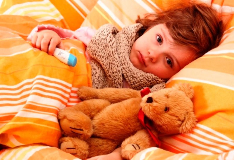 Признаки пневмонии у ребенка: как определить воспаление легких по первым симптомам и начать лечение