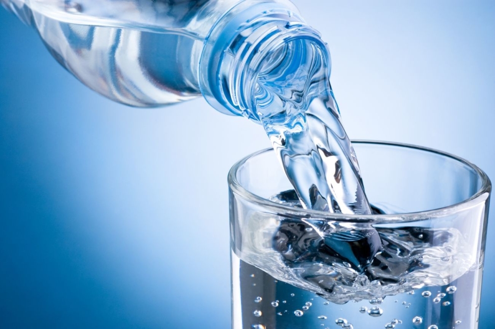 Сколько калорий в воде — питьевой, газированной, с добавками