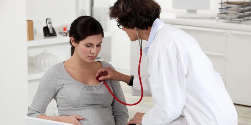 Чем лечить кашель при беременности в 1-ом триместре в домашних условиях: народные средства, медицинские препараты, методы профилактики