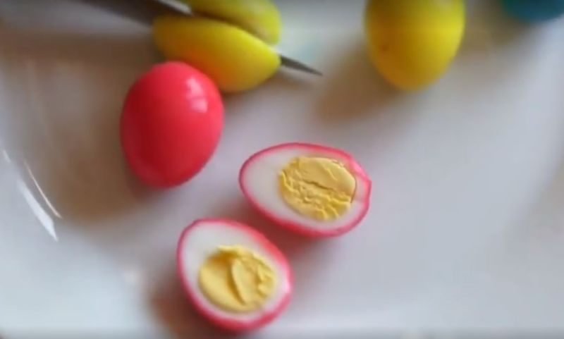 яйца пополам