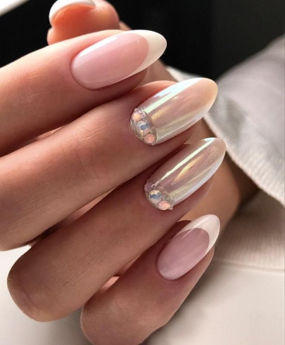 Френч на миндалевидных ногтях с дизайном и классический − 20 идей красивого и модного маникюра с фото