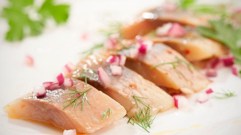 Сколько калорий в селедке соленой, пищевая ценность рыбы, польза и вред для организма