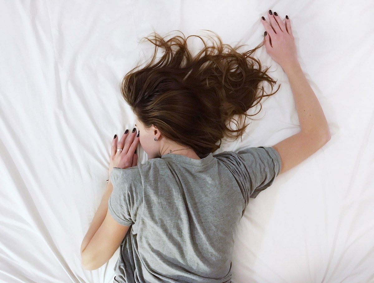Слабость, сонливость, стресс: как дефицит железа притворяется усталостью