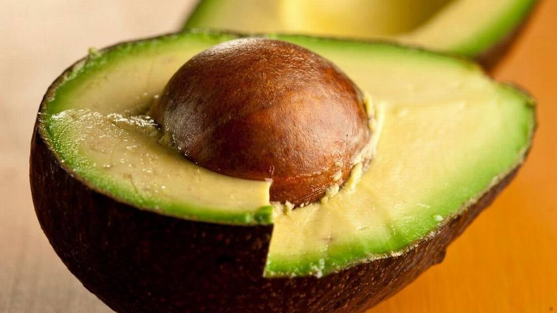 Косточка авокадо ?: можно ли ее есть, польза и вред, применение