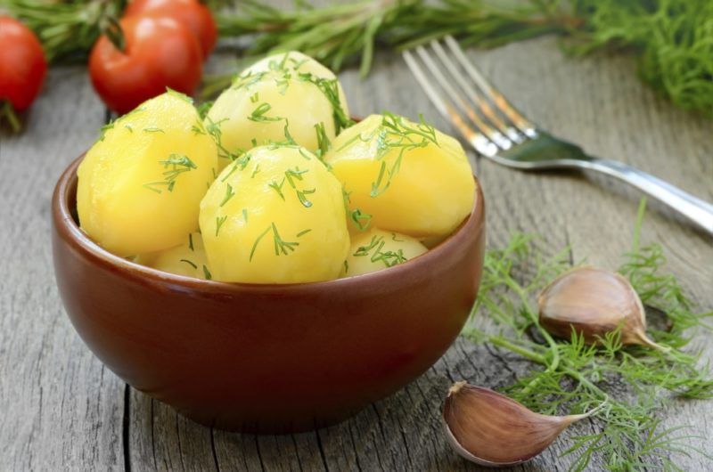 Сколько калорий в вареной картошке, пищевая ценность, полезные свойства картофеля