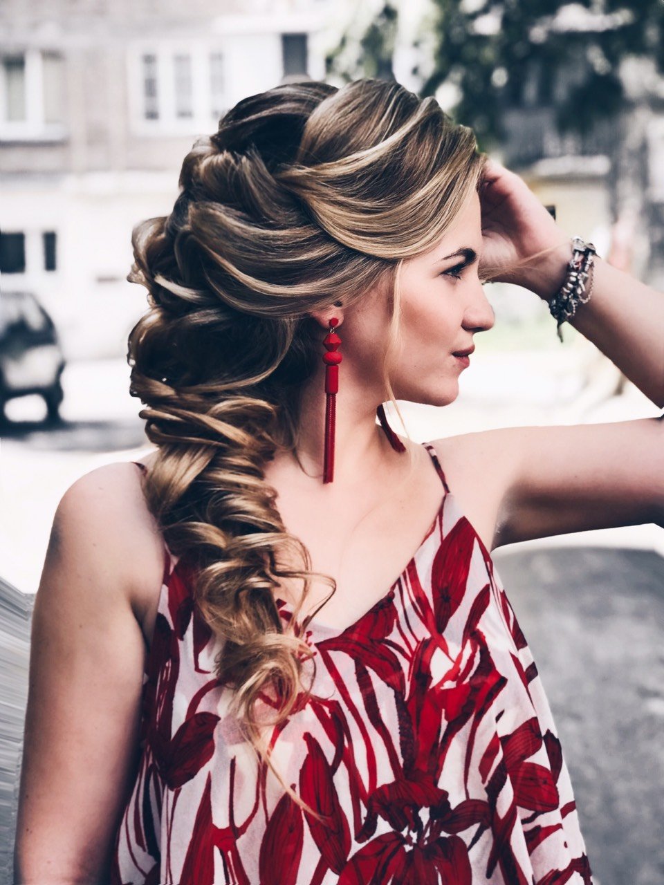 Греческая коса на длинные и средней длины волосы: 5 вариантов причесок с фото
