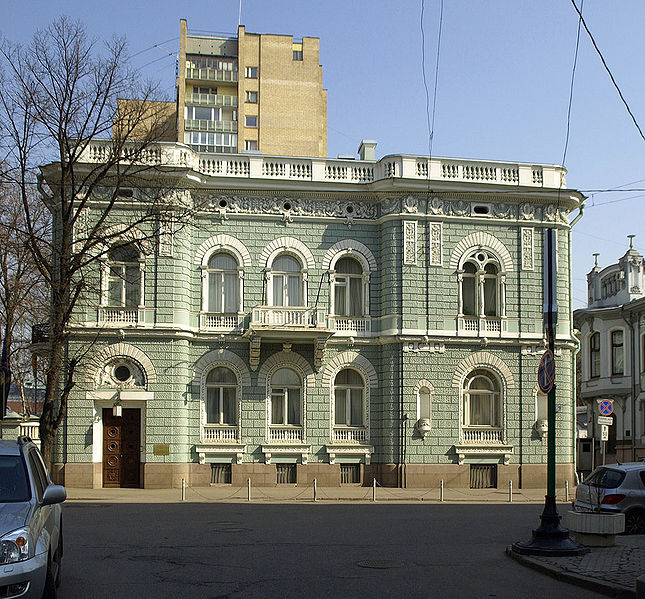 Санкт-Петербург – Москва: доходные дома против городских усадеб