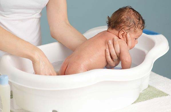 как купать новорожденного ребенка первый раз дома